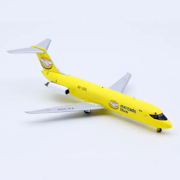 Limited Edition DC-9 Model Aircraft 1:200 Scale - Image 4