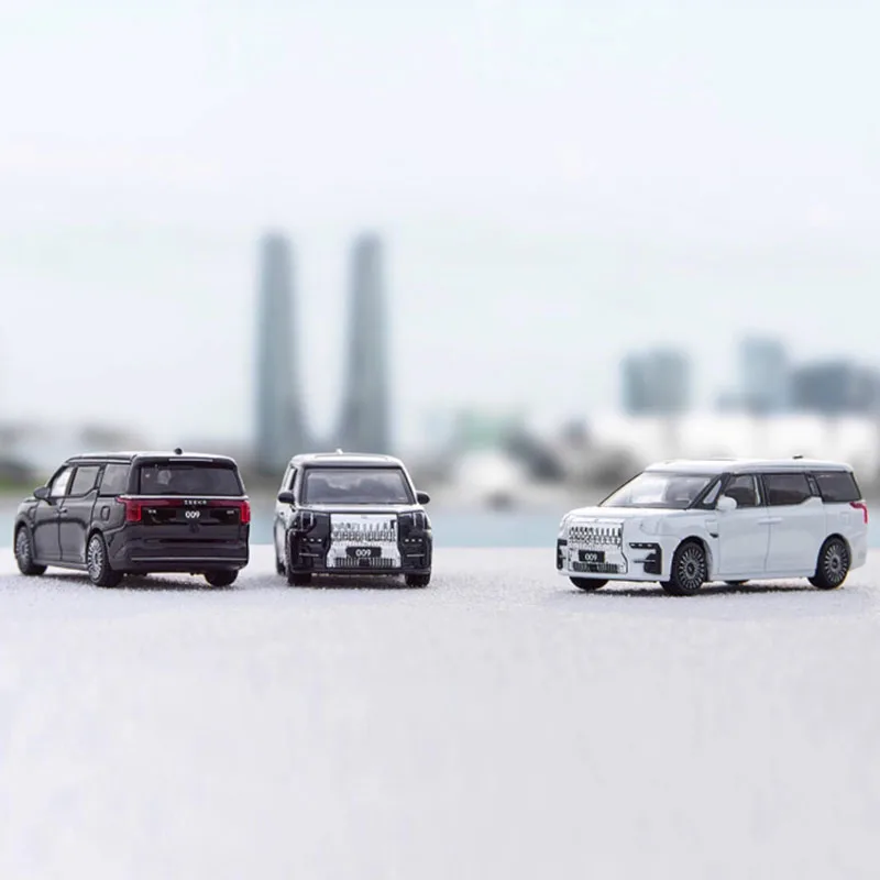 1:64 Scale ZEEKR 009 Alloy Car Model 3 1:64 Scale ZEEKR 009 Alloy Car Model - Image 3