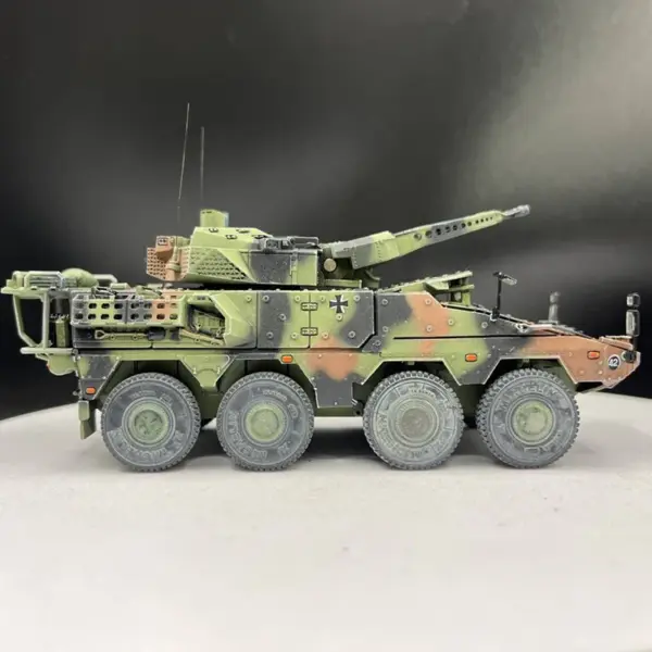 1:72 Scale Resin German Boxer Dog Model - Image 4