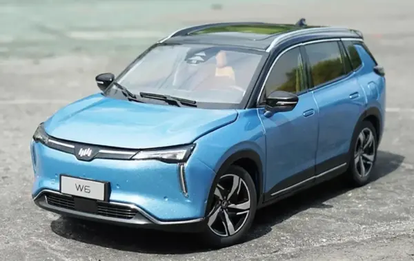 1:18 Scale WeiMa W6 EV Alloy Car Model - Image 5