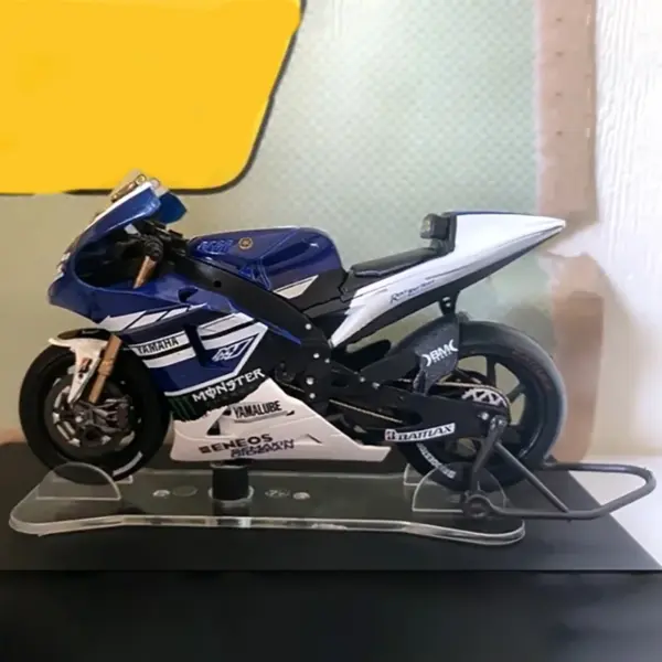 Yamaha YZR-M1 1/18 Scale Model with Flaws - Image 2
