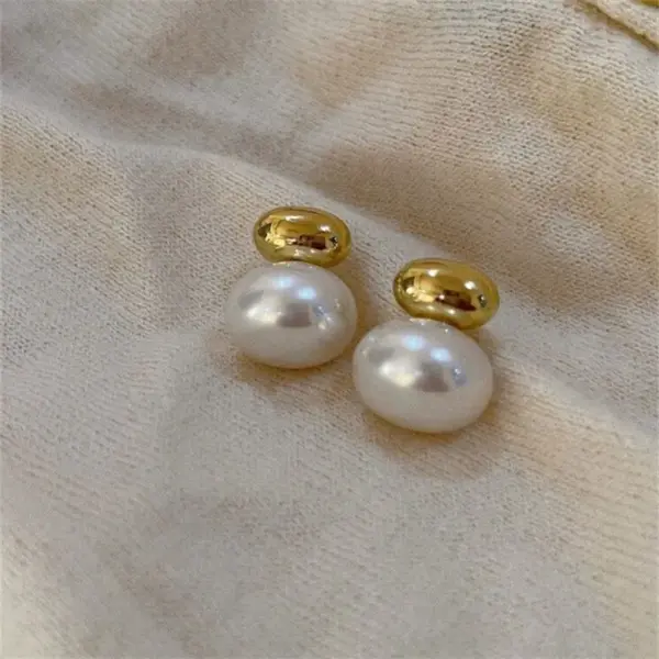 Geometric Pearl Stud Earrings for Elegant Style - Image 10