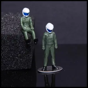 1:72 Modern Pilot Doll Model Set, 2 Figures