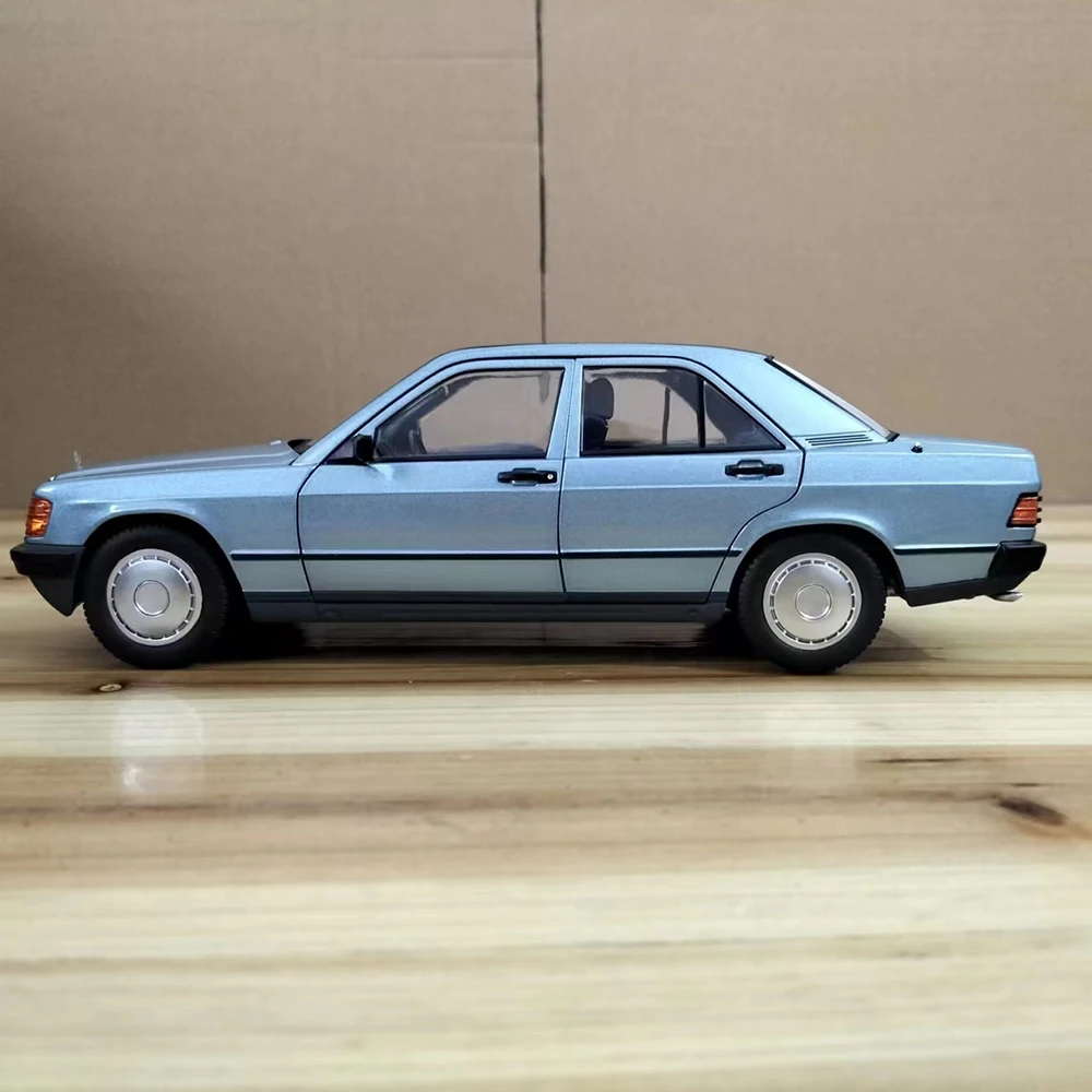 Benz 190E 1984 Classic Alloy Car Model 4 Benz 190E 1984 Classic Alloy Car Model - Image 4