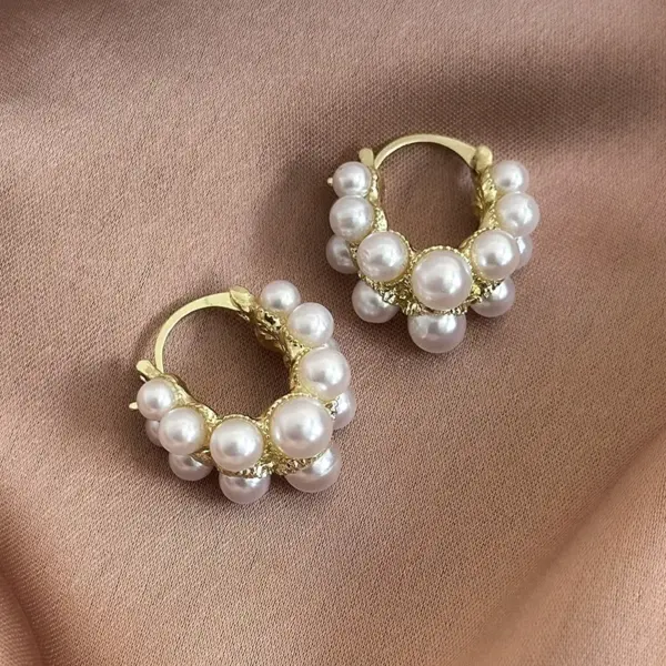 Geometric Pearl Stud Earrings for Elegant Style - Image 9