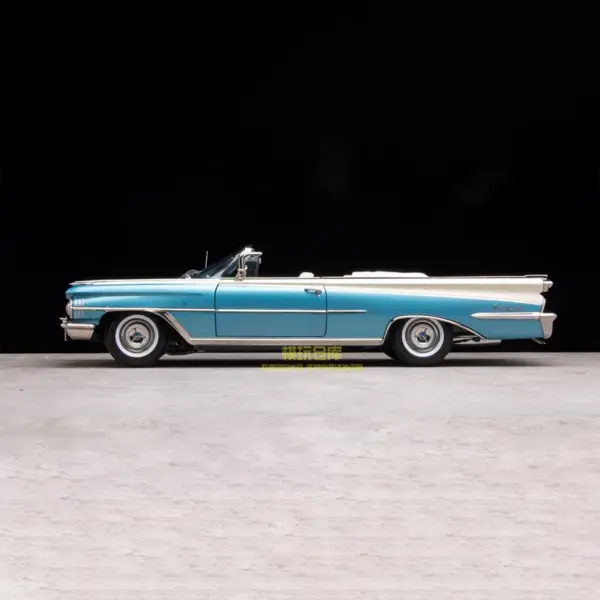 Diecast 1:18 Oldsmobile 98 Sedan Model - Image 5