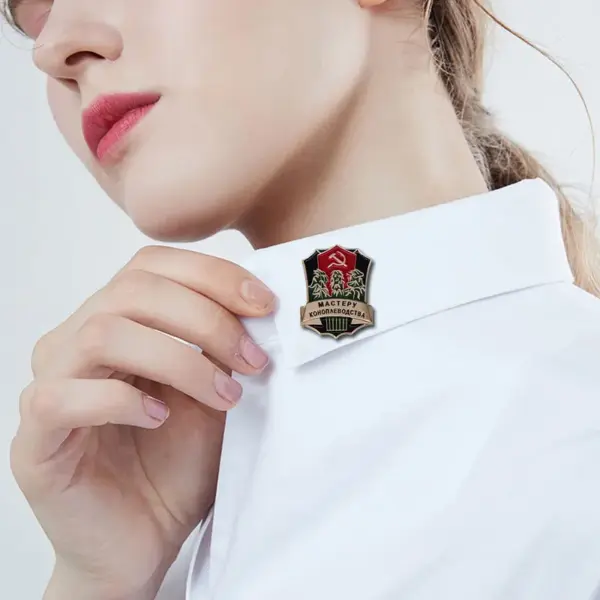Vintage Soviet Cannabis Cultivation Enamel Pin - Image 5