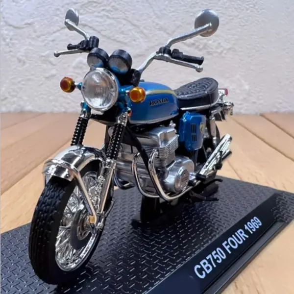 1969 CB750 Classic Motorcycle Diecast Model - Image 6