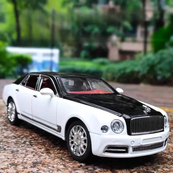 1:24 Bentley Mulsanne Model Car with Lights - Image 6