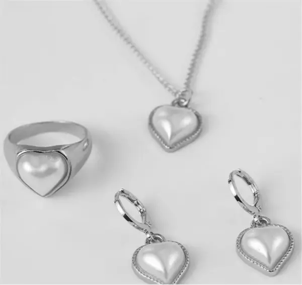Vintage Pearl Jewelry Set with Earrings and Necklace - Image 13