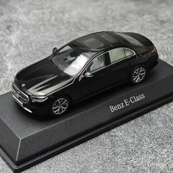 1:43 Scale Benz E450 W214 Model Car Collectible - Image 4