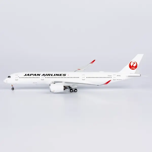 Japan Airlines Airbus A350-900 Diecast Model 1:400 - Image 2
