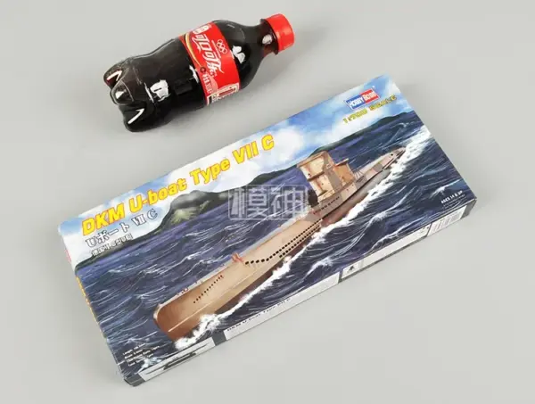 1/700 WWII German DKM U-boat Model Kit 87009 - Image 3