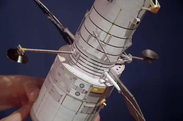 Hubble Space Telescope 3D Paper Model Kit - Image 5