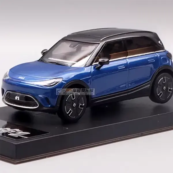 Diecast Smart 1 SUV Model Car 1:43 Scale - Image 2