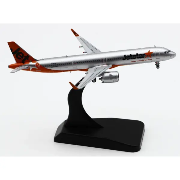 Jetstar Airbus A321neo Scale Model JA26LR - Image 3