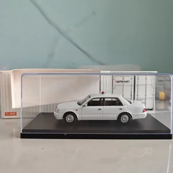 Diecast Toyota Crown Police Car 1/43 - Image 4
