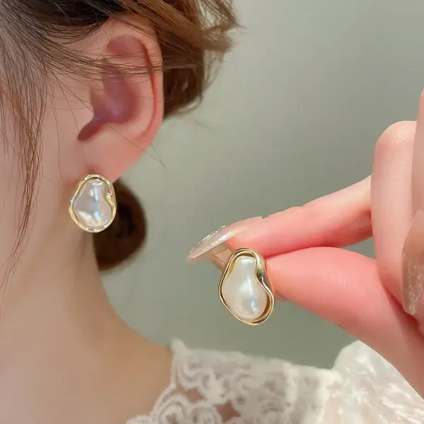 Geometric Pearl Stud Earrings for Elegant Style - Image 4