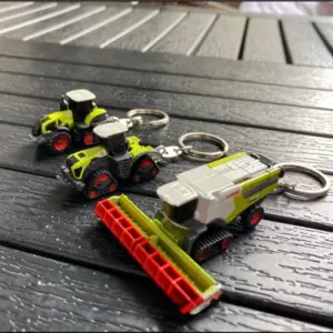 Metal Farm Tool Tractor Keychain Model 8900