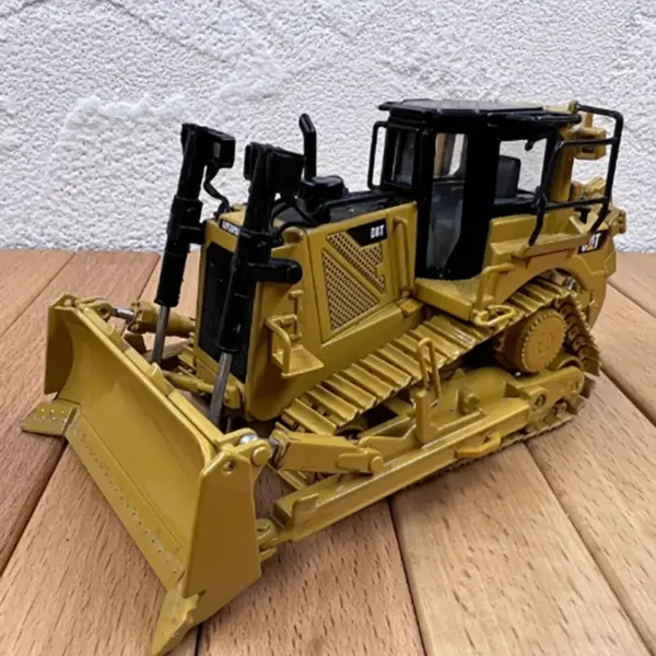 CAT D8T Crawler Bulldozer Alloy Model with Flaws - Image 7