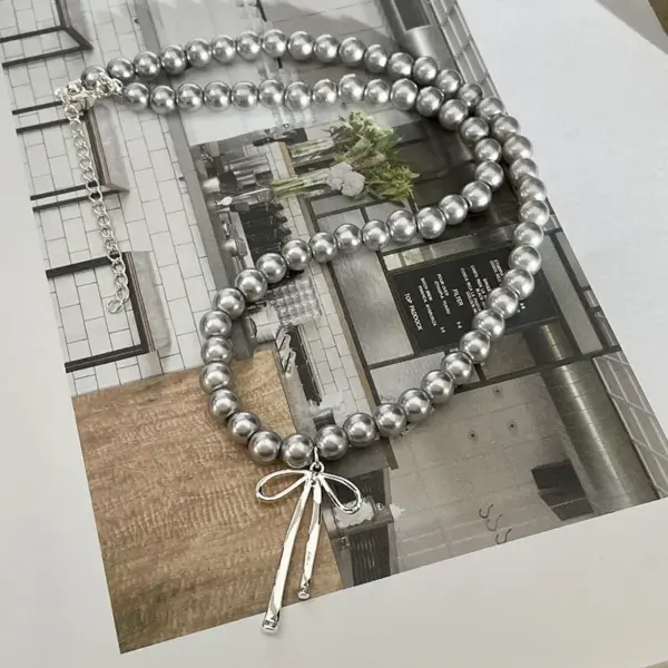 Bowknot Pendant Choker Necklace with Pearls - Image 4