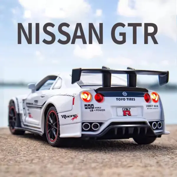 1:32 Diecast Nissan GTR R35 Sports Car Model - Image 2