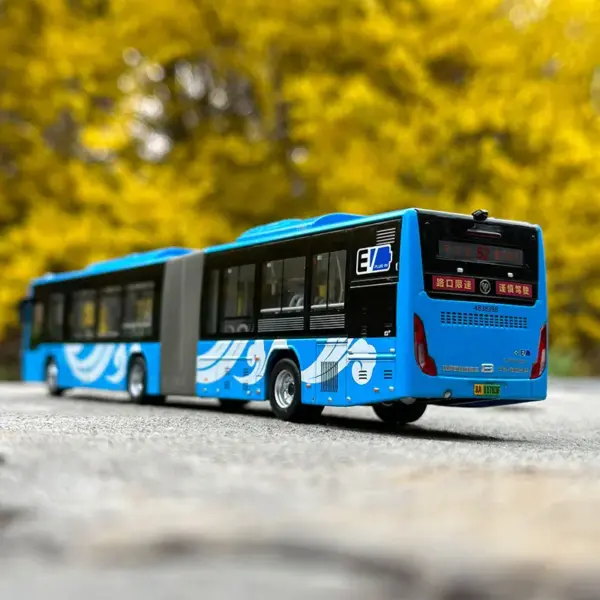 1:64 Scale Diecast BJ6160 Bus Model - Image 6