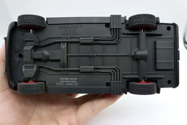 1/24 Scale 1983 Vandura Diecast Car Model - Image 5