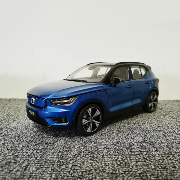1:18 Scale 2022 XC40 Diecast Car Model - Image 6