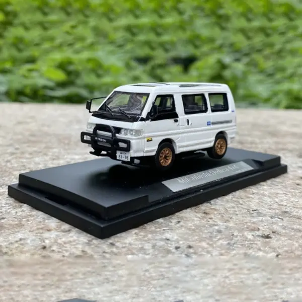 1:64 Scale White Delica Van Diecast Model - Image 5