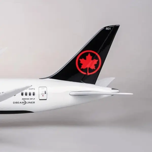 Canada B787 Dreamliner 1:130 Scale Model Airplane - Image 4