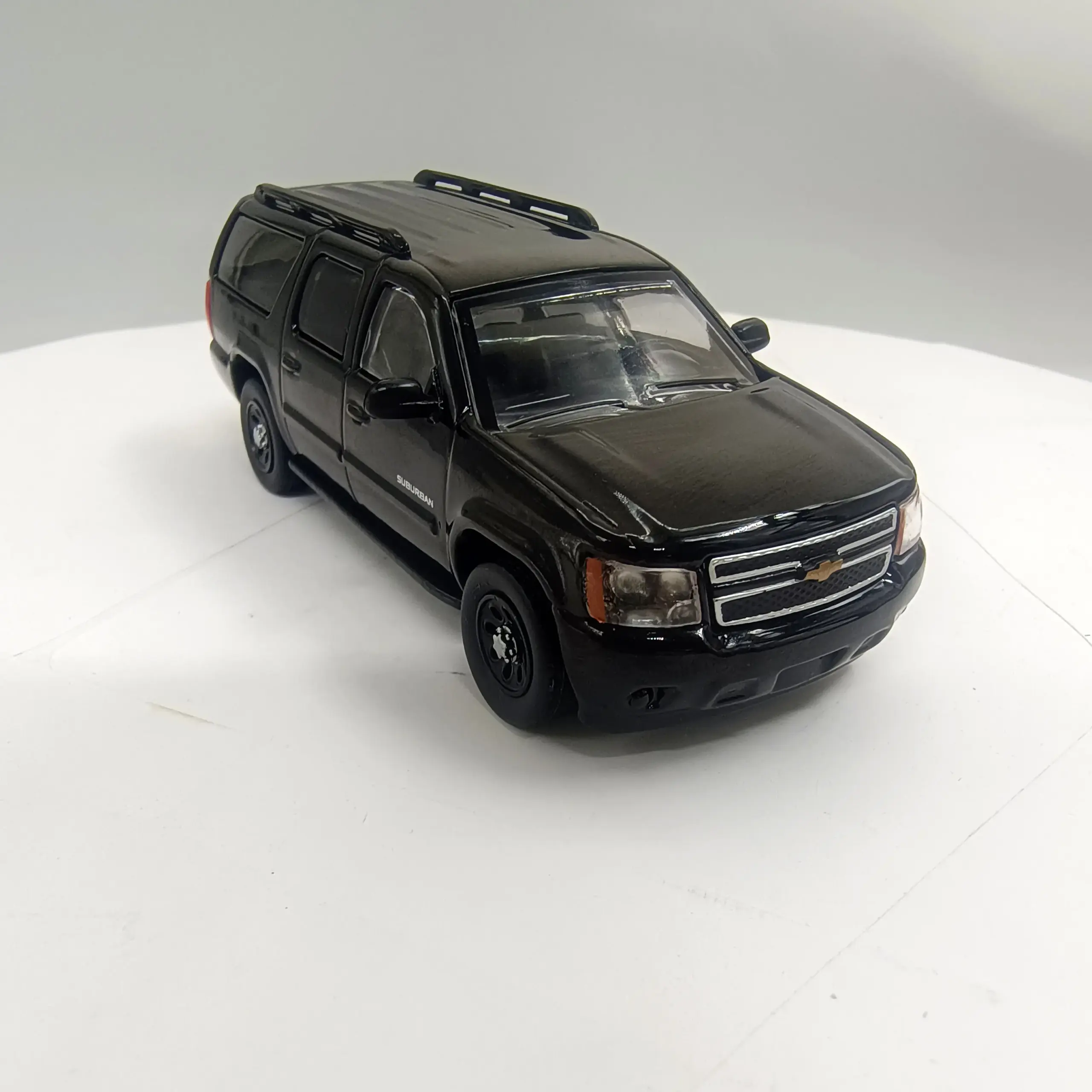 Diecast 1:64 Scale 2014 Suburban Model 3 Diecast 1:64 Scale 2014 Suburban Model - Image 3