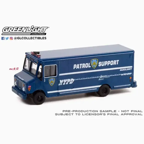 1:64 Scale 2019 Step Van Diecast Model - Image 6