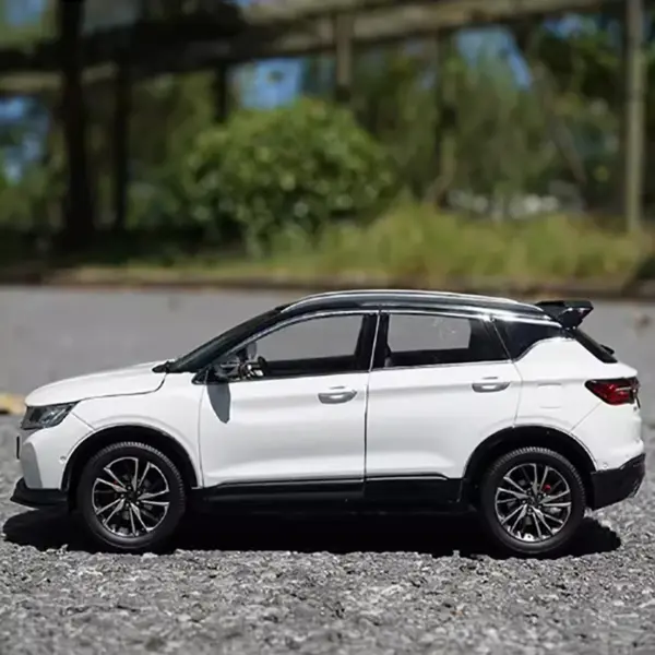 1:18 Scale Geely Bin Yue SUV Alloy Model - Image 5