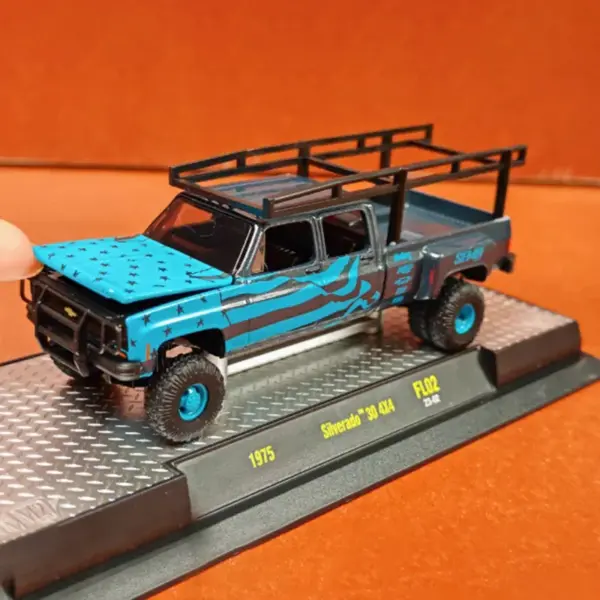 1975 Chevrolet Silverado 30 4x4 Diecast Model - Image 4