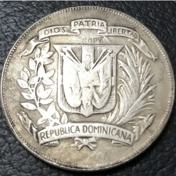 1974 Dominican Republic 1 Peso Coin Replica - Image 2