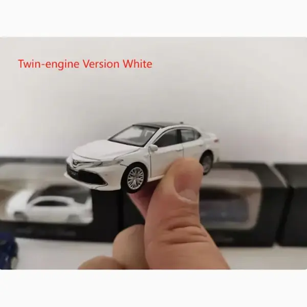 1:64 Scale Toyota Camry Diecast Model Car - Image 11