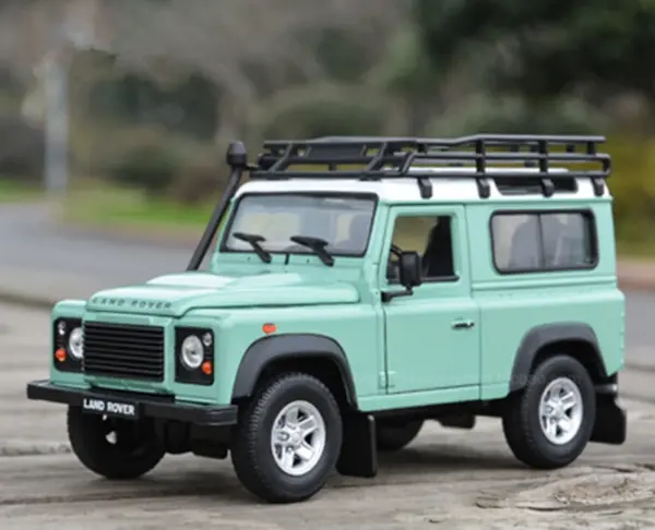WELLY 1:24 Land Rover Defender Diecast Model - Image 10