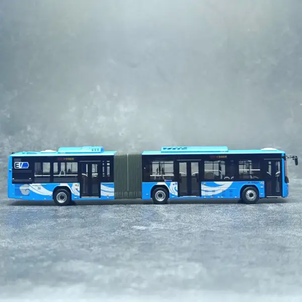 1:64 Scale Diecast BJ6160 Bus Model - Image 2