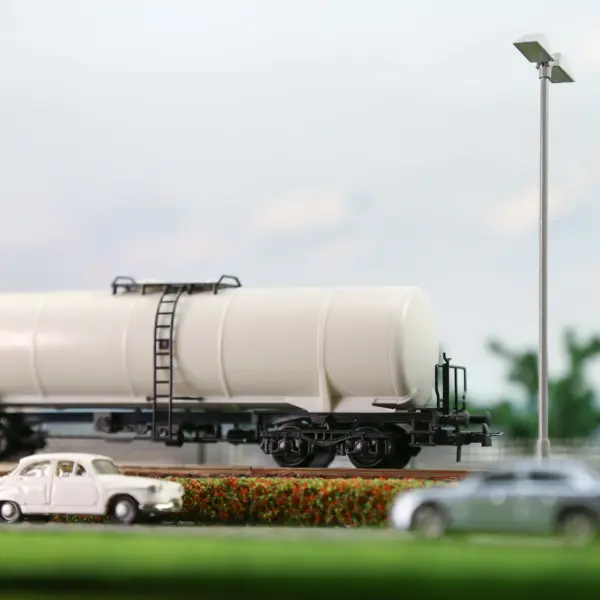 2 HO Scale Disassembled Tank Wagons - Image 6