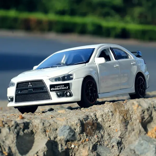 1:32 Mitsubishi Lancer Evolution X10 Diecast Model - Image 3