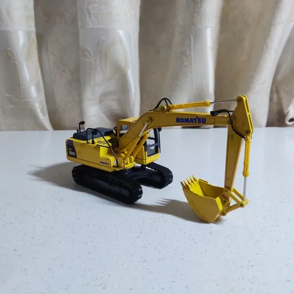 1:43 Scale Komatsu PC200-8M0 Excavator Model - Image 5