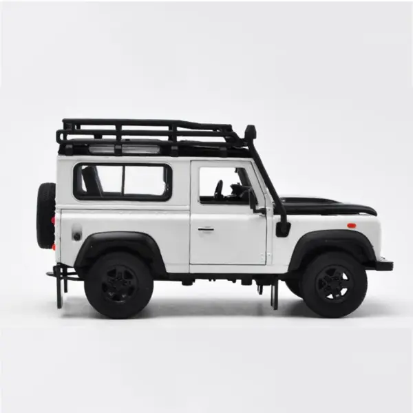 WELLY 1:24 Land Rover Defender Diecast Model - Image 6