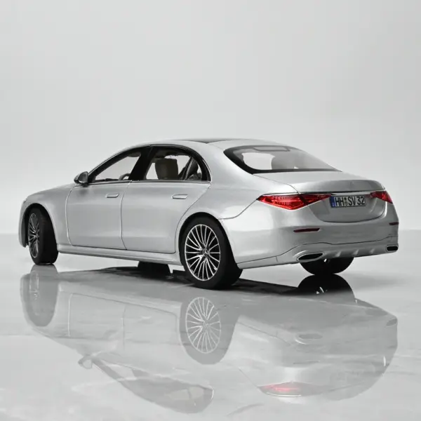 Benz S600 W233 1:18 Alloy Car Model - Image 3