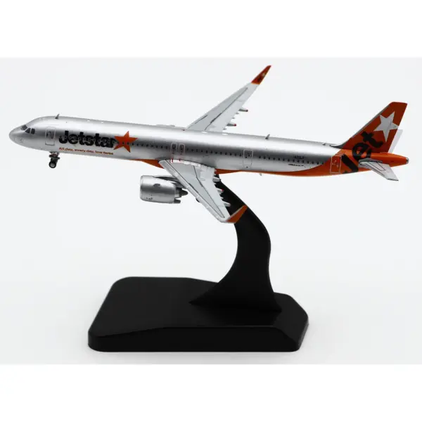 Jetstar Airbus A321neo Scale Model JA26LR - Image 2