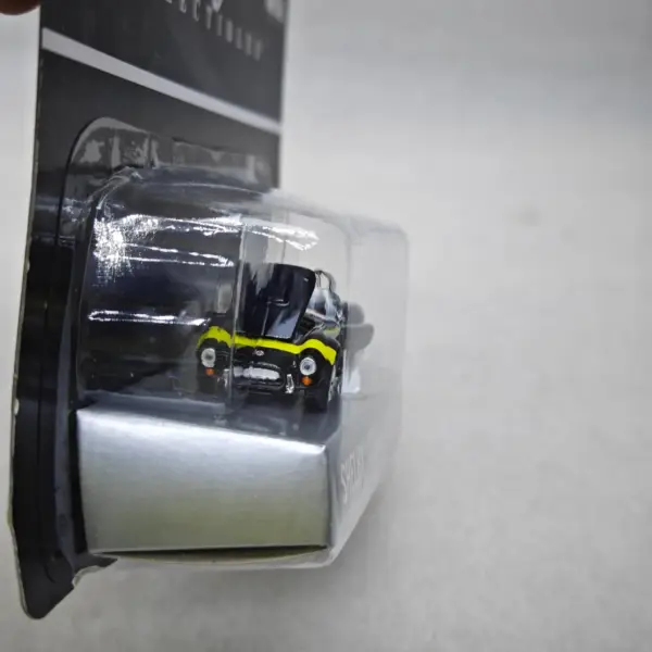 1:64 Scale Shelby Cobra 427 S/C Model Car - Image 4