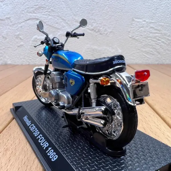1969 CB750 Classic Motorcycle Diecast Model - Image 4