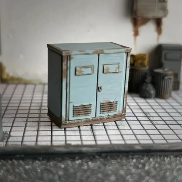 1/64 Scale Miniature Trash Can Phone Booth Model - Image 2