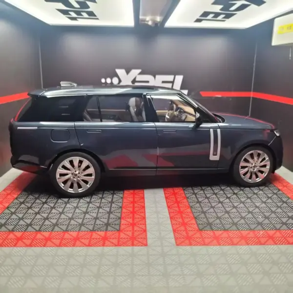 Range Rover 1:18 Alloy Model Car Flaws - Image 3