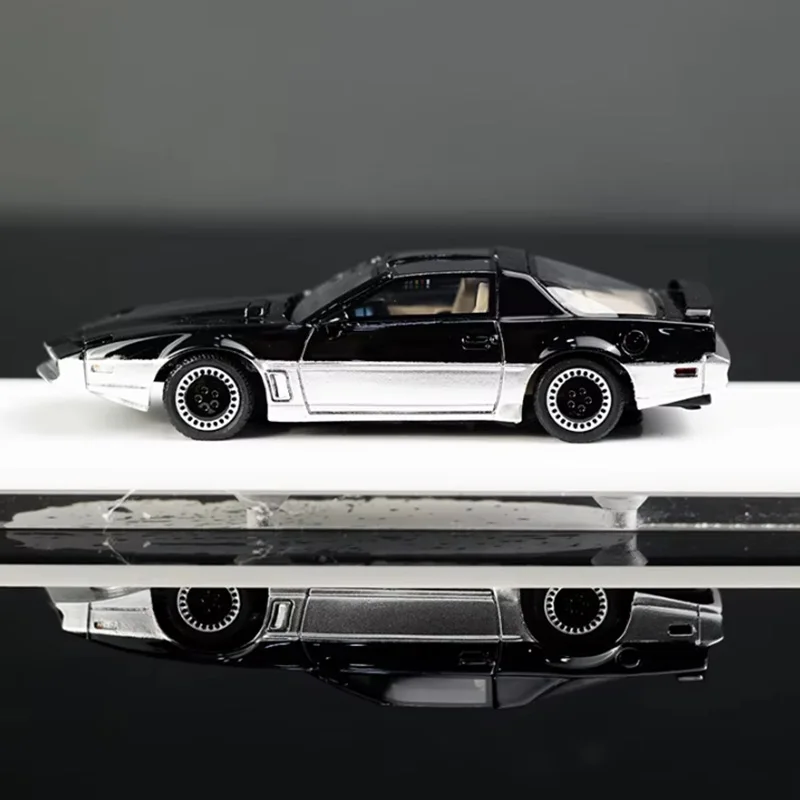 Knight Rider KITT/KARR 1:64 Diecast Model 6 Knight Rider KITT/KARR 1:64 Diecast Model - Image 6